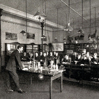 München -kaufmännische-Fortbildungsschule- Klassenraum  -um-1910